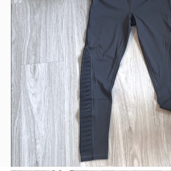 VICTORIA SPORT TOTAL KNOCKOUT SHORT GRAY LASER CUT CAPRI LENGTH LEGGINGS - Picture 11 of 11